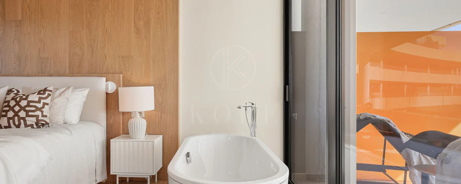 Experiencia refinada vida costera en este nuevo apartamento de lujo ubicado dentro del prestigioso Higuerón Resort.
