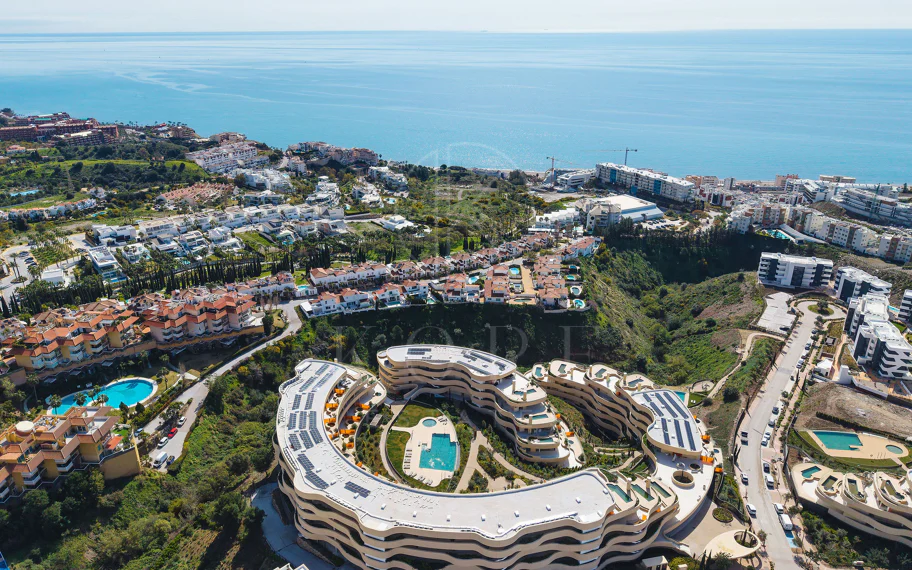 Experiencia refinada vida costera en este nuevo apartamento de lujo ubicado dentro del prestigioso Higuerón Resort.