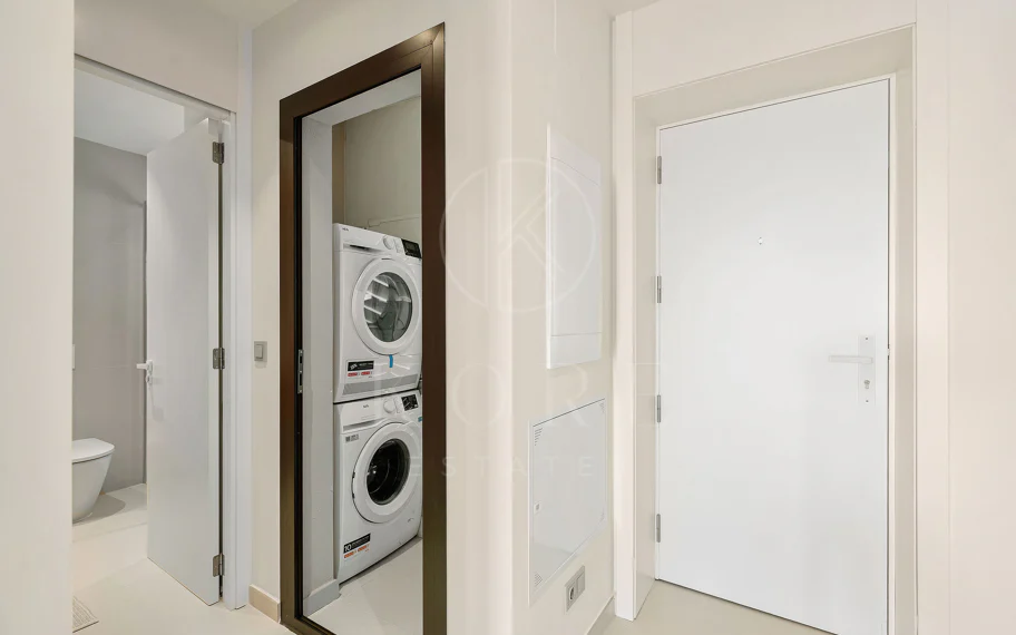 Experiencia refinada vida costera en este nuevo apartamento de lujo ubicado dentro del prestigioso Higuerón Resort.