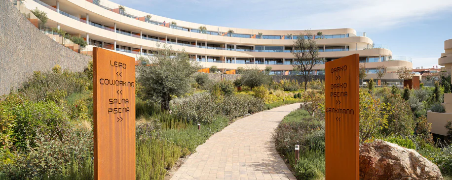 Experiencia refinada vida costera en este nuevo apartamento de lujo ubicado dentro del prestigioso Higuerón Resort.
