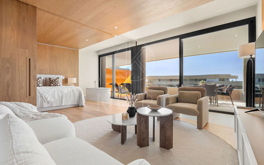 Experiencia refinada vida costera en este nuevo apartamento de lujo ubicado dentro del prestigioso Higuerón Resort.