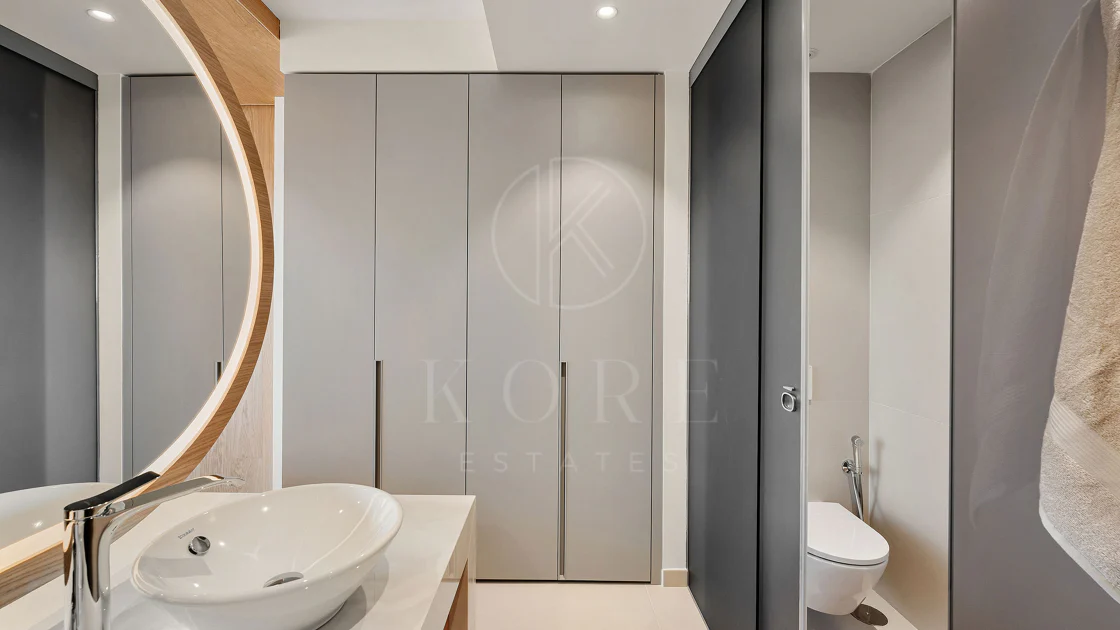 Experiencia refinada vida costera en este nuevo apartamento de lujo ubicado dentro del prestigioso Higuerón Resort.