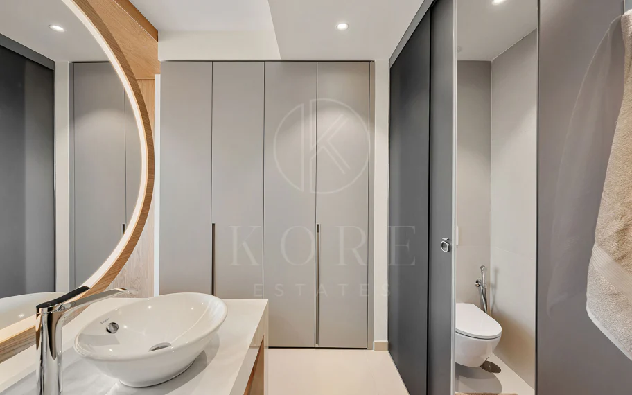 Experiencia refinada vida costera en este nuevo apartamento de lujo ubicado dentro del prestigioso Higuerón Resort.