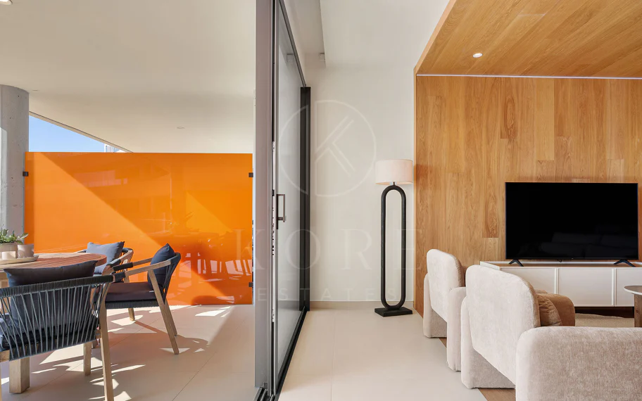 Experiencia refinada vida costera en este nuevo apartamento de lujo ubicado dentro del prestigioso Higuerón Resort.