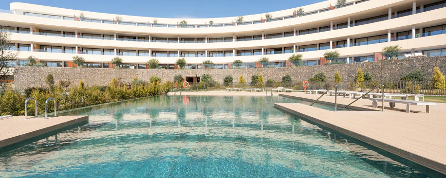 Experiencia refinada vida costera en este nuevo apartamento de lujo ubicado dentro del prestigioso Higuerón Resort.