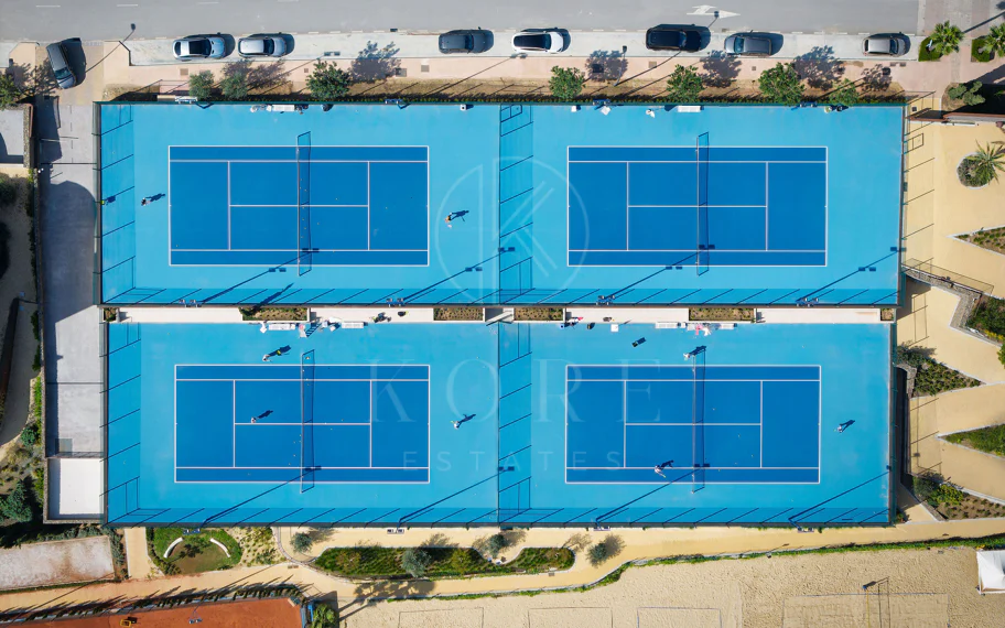 Experiencia refinada vida costera en este nuevo apartamento de lujo ubicado dentro del prestigioso Higuerón Resort.