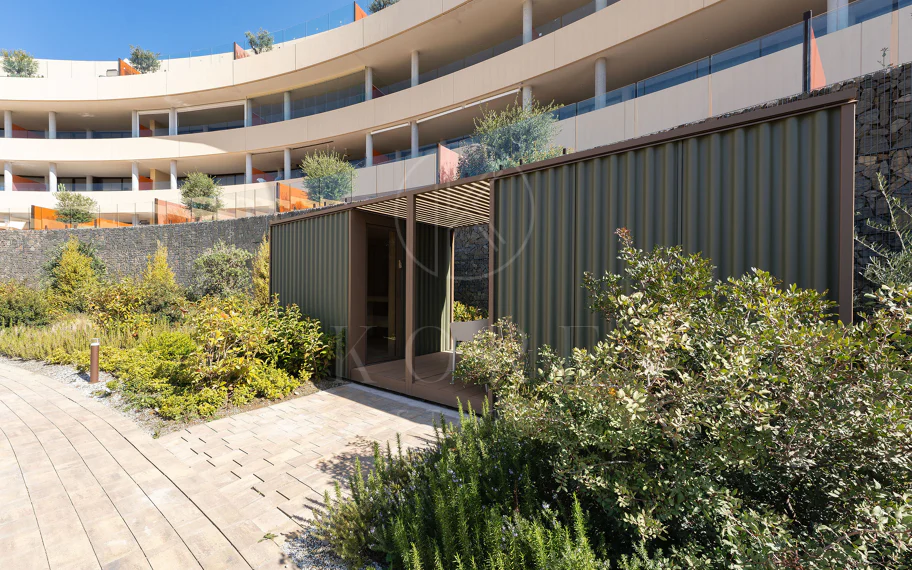 Experiencia refinada vida costera en este nuevo apartamento de lujo ubicado dentro del prestigioso Higuerón Resort.