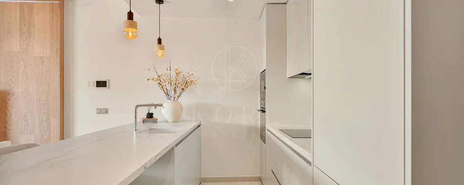 Experiencia refinada vida costera en este nuevo apartamento de lujo ubicado dentro del prestigioso Higuerón Resort.