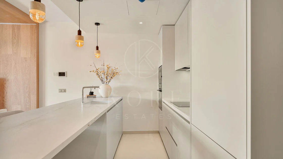 Experiencia refinada vida costera en este nuevo apartamento de lujo ubicado dentro del prestigioso Higuerón Resort.
