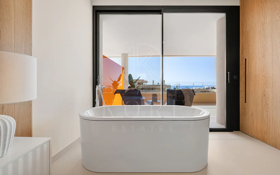 Experiencia refinada vida costera en este nuevo apartamento de lujo ubicado dentro del prestigioso Higuerón Resort.