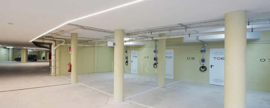 Experiencia refinada vida costera en este nuevo apartamento de lujo ubicado dentro del prestigioso Higuerón Resort.