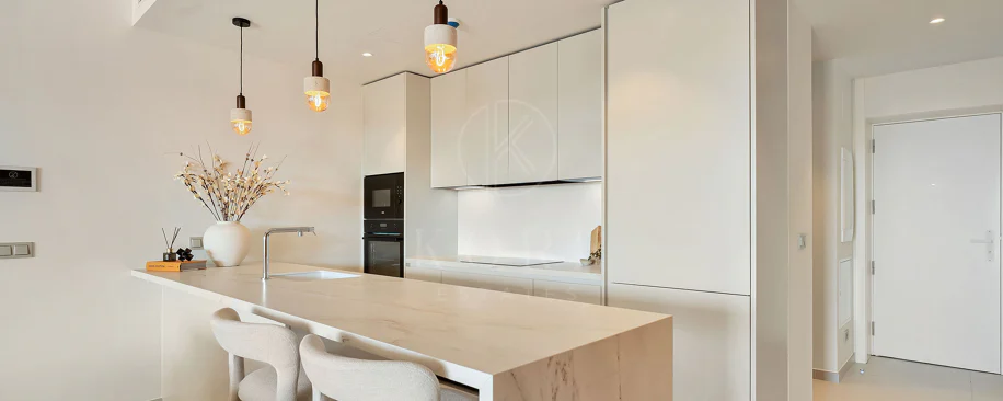 Experiencia refinada vida costera en este nuevo apartamento de lujo ubicado dentro del prestigioso Higuerón Resort.