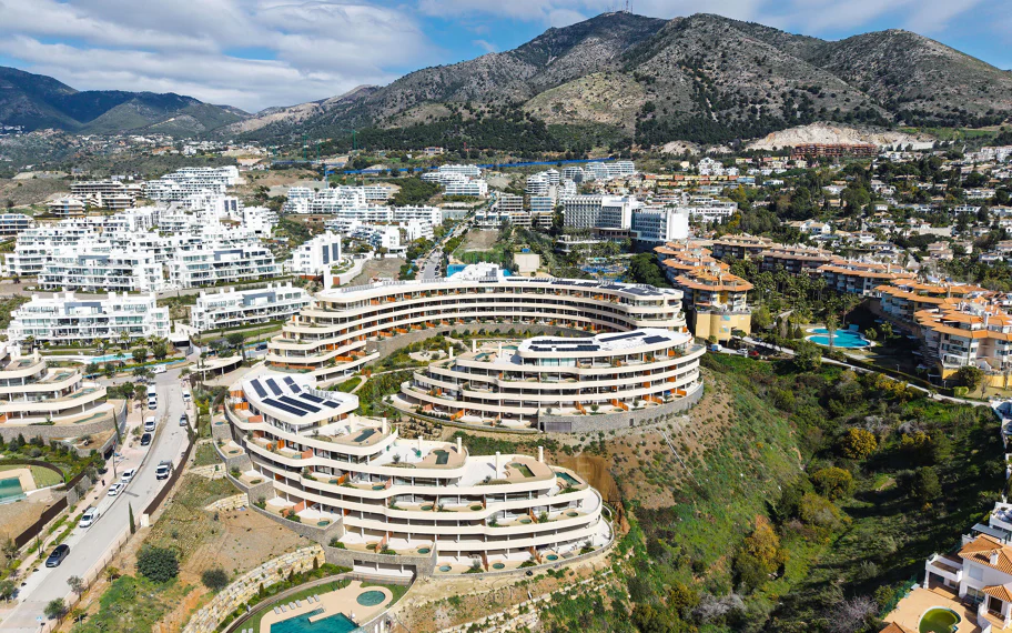 Experiencia refinada vida costera en este nuevo apartamento de lujo ubicado dentro del prestigioso Higuerón Resort.