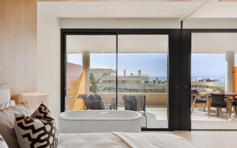 Experiencia refinada vida costera en este nuevo apartamento de lujo ubicado dentro del prestigioso Higuerón Resort.