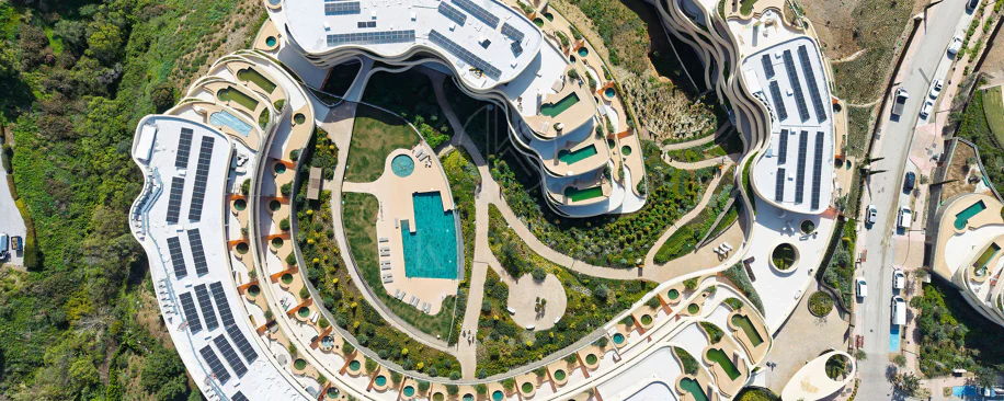 Experiencia refinada vida costera en este nuevo apartamento de lujo ubicado dentro del prestigioso Higuerón Resort.