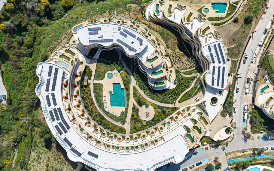 Experiencia refinada vida costera en este nuevo apartamento de lujo ubicado dentro del prestigioso Higuerón Resort.