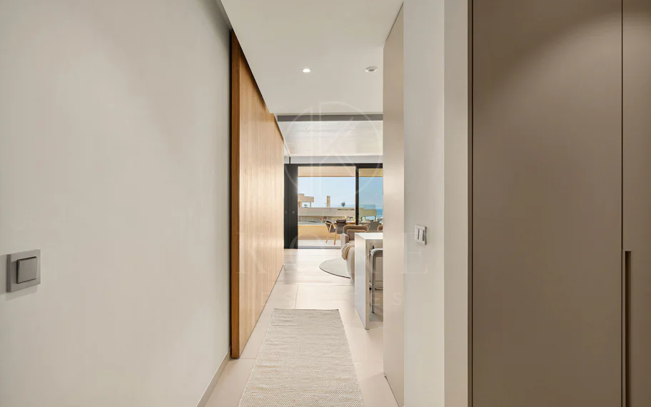 Experiencia refinada vida costera en este nuevo apartamento de lujo ubicado dentro del prestigioso Higuerón Resort.