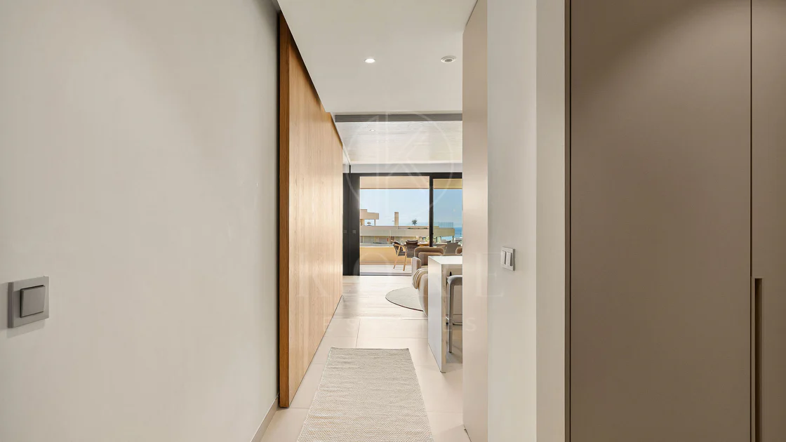 Experiencia refinada vida costera en este nuevo apartamento de lujo ubicado dentro del prestigioso Higuerón Resort.
