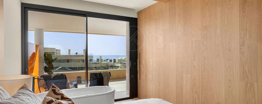 Experiencia refinada vida costera en este nuevo apartamento de lujo ubicado dentro del prestigioso Higuerón Resort.