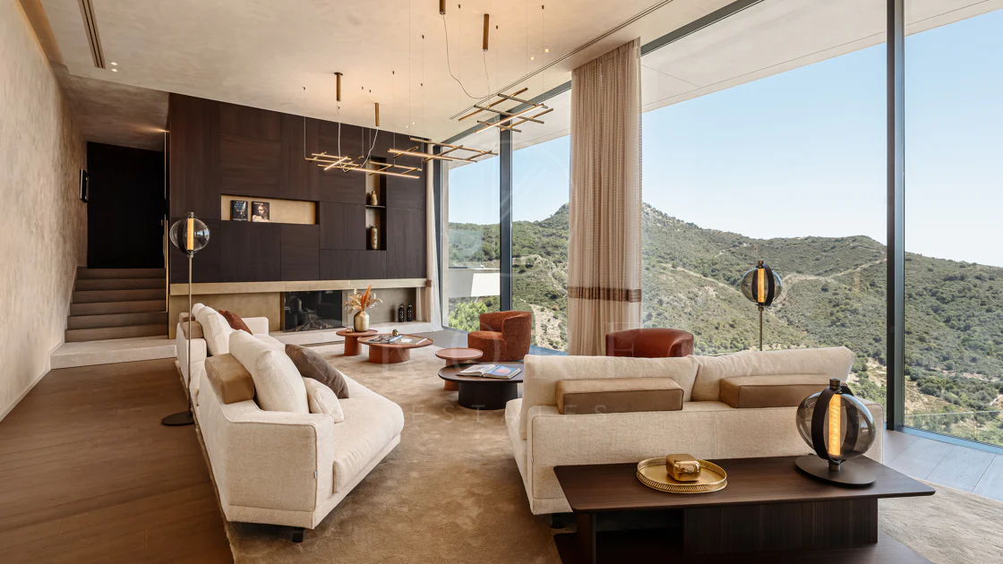 Exceptional Contemporary Villa with Panoramic Views in Monte Mayor