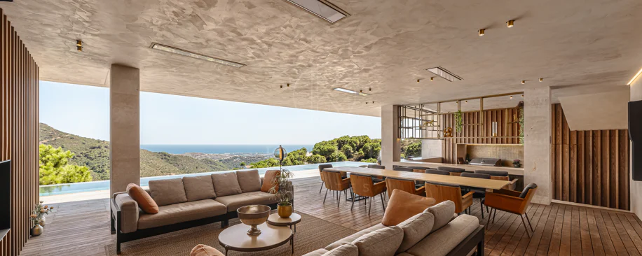Exceptional Contemporary Villa with Panoramic Views in Monte Mayor