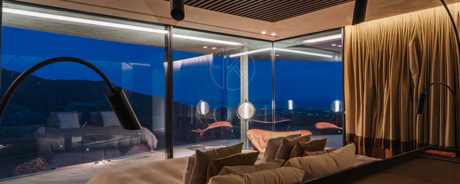Exceptional Contemporary Villa with Panoramic Views in Monte Mayor