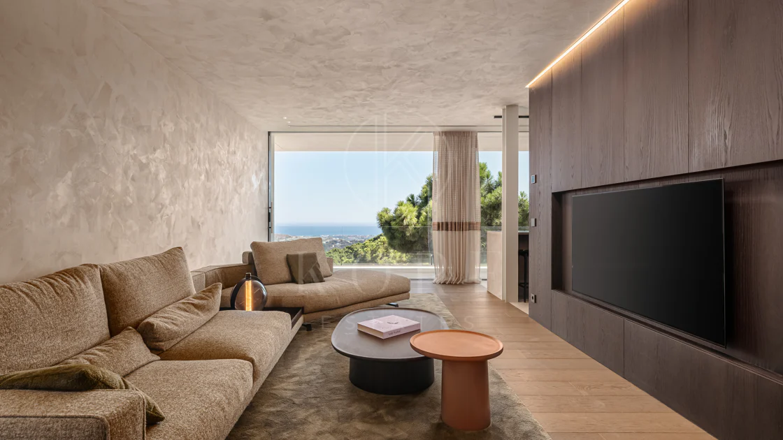 Exceptional Contemporary Villa with Panoramic Views in Monte Mayor