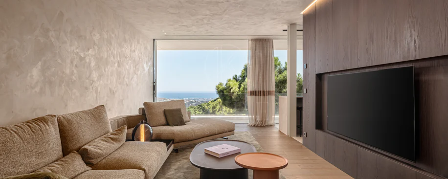 Exceptional Contemporary Villa with Panoramic Views in Monte Mayor