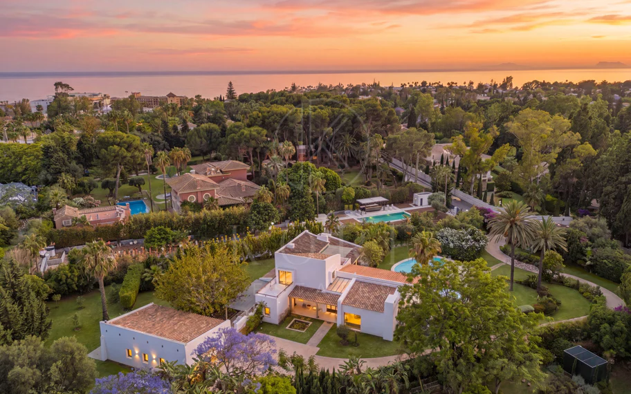 Villa privada con casa de huéspedes en Guadalmina Baja