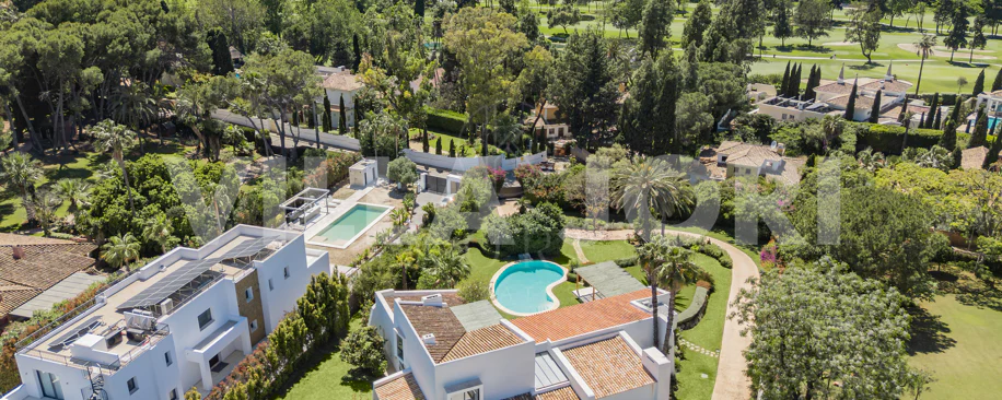 Vilă Privată cu Casă de Oaspeți în Guadalmina Baja