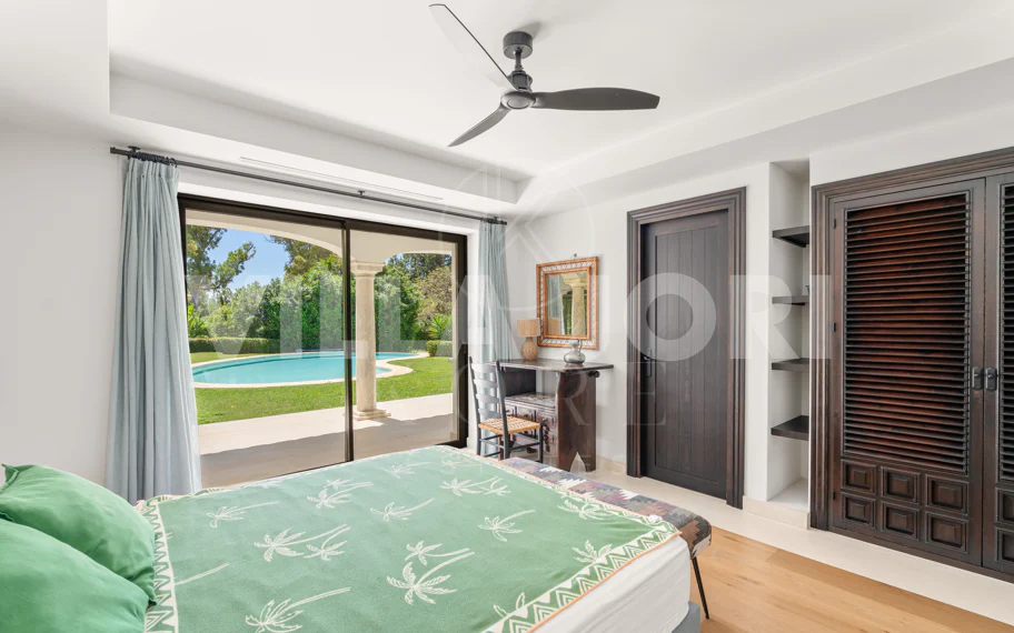 Villa privada con casa de huéspedes en Guadalmina Baja