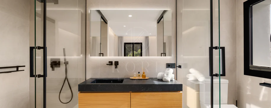 Vilă contemporană renovată în Monte Halcones, Benahavís