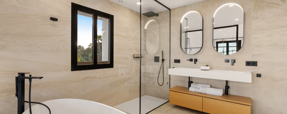 Villa contemporánea renovada en Monte Halcones, Benahavís