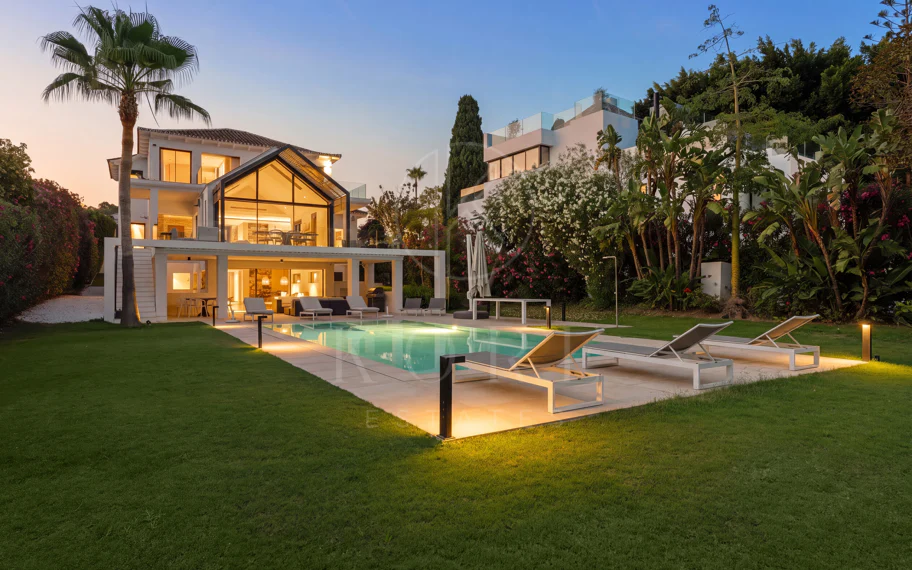 Villa Frontal de Golf en Los Naranjos, Nueva Andalucía
