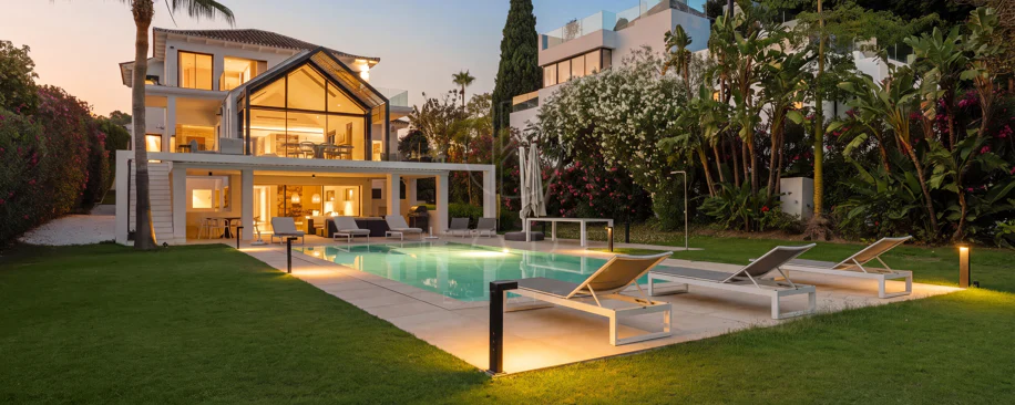 Villa Frontal de Golf en Los Naranjos, Nueva Andalucía