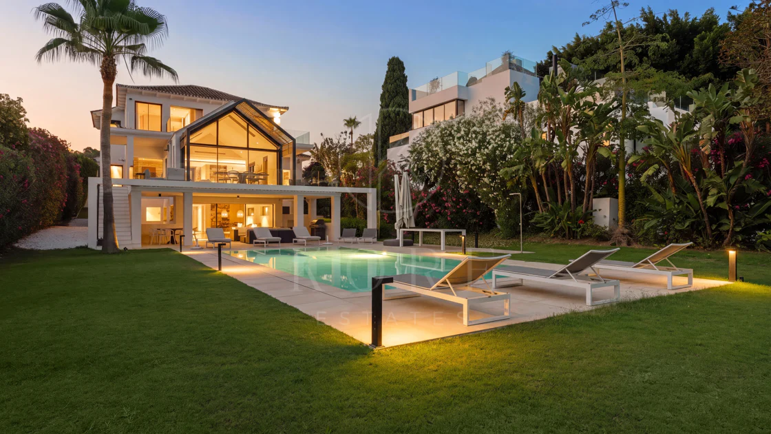 Villa Frontal de Golf en Los Naranjos, Nueva Andalucía