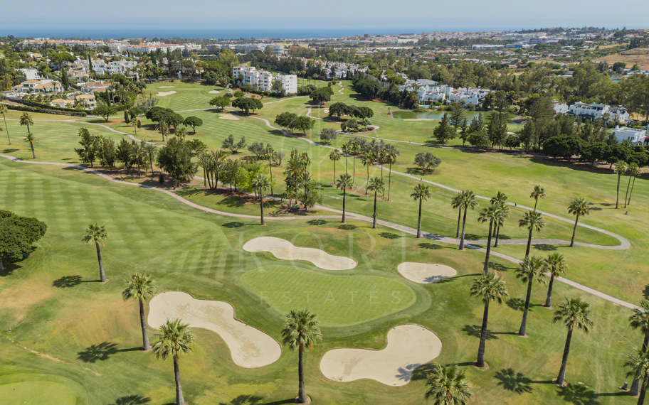 Vilă Golf pe prima linie în Los Naranjos, Nueva Andalucía