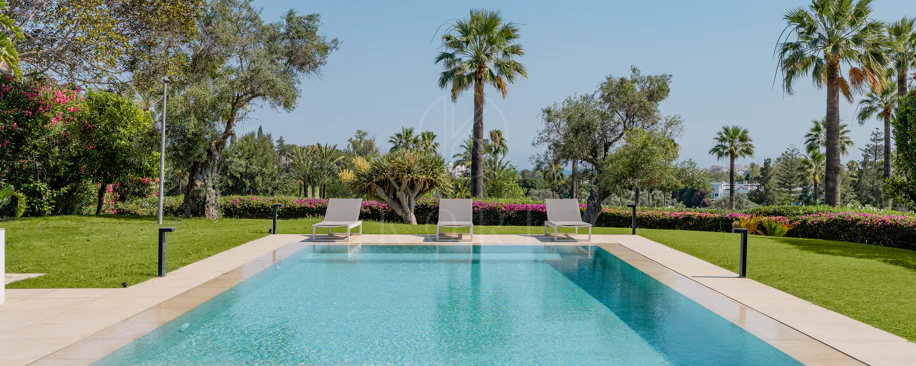 Villa Frontal de Golf en Los Naranjos, Nueva Andalucía