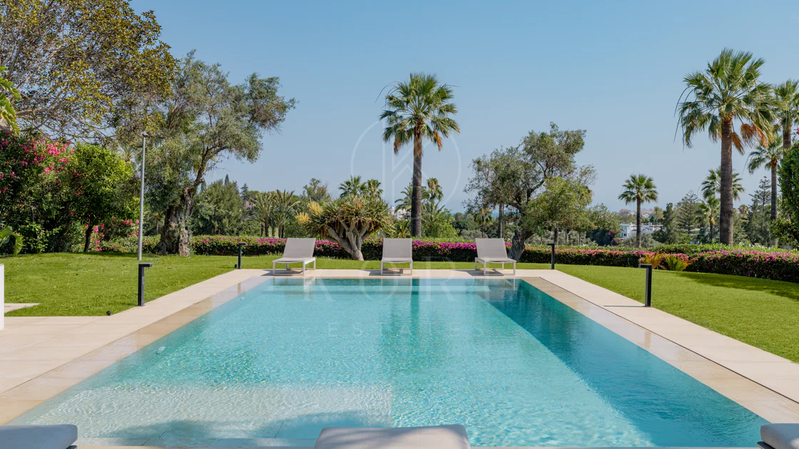 Villa Frontal de Golf en Los Naranjos, Nueva Andalucía