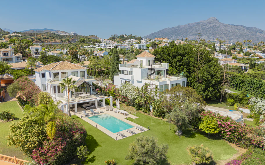 Villa Frontal de Golf en Los Naranjos, Nueva Andalucía