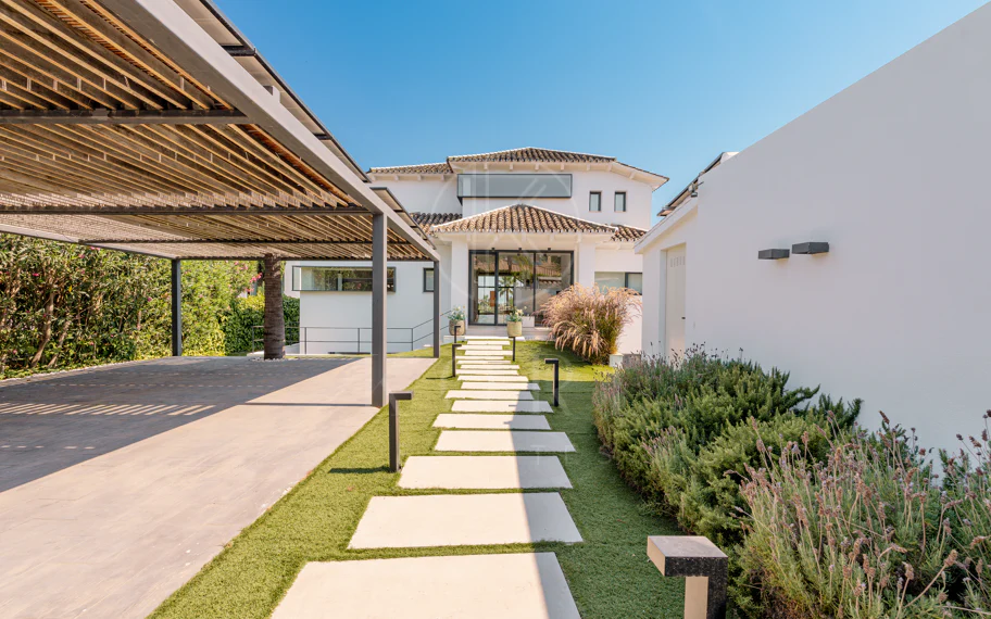 Vilă Golf pe prima linie în Los Naranjos, Nueva Andalucía