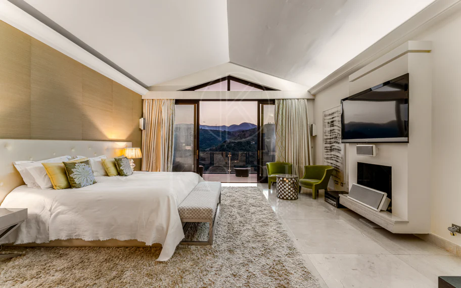 Elegant Mediterranean Villa with Exceptional Privacy in La Zagaleta