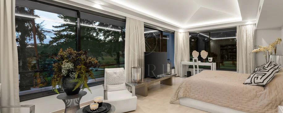 Villa de golf en primera línea con vistas a La Concha en Las Brisas