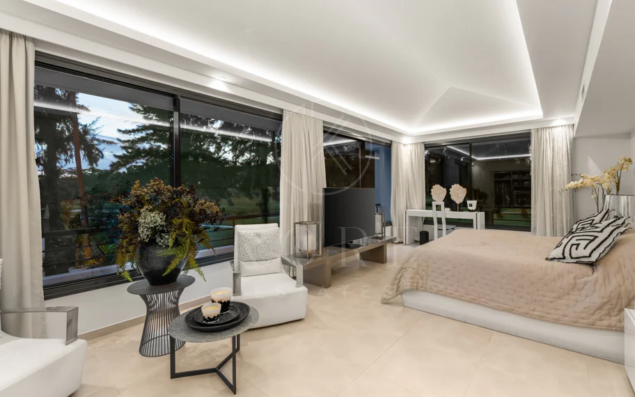 Villa de golf en primera línea con vistas a La Concha en Las Brisas