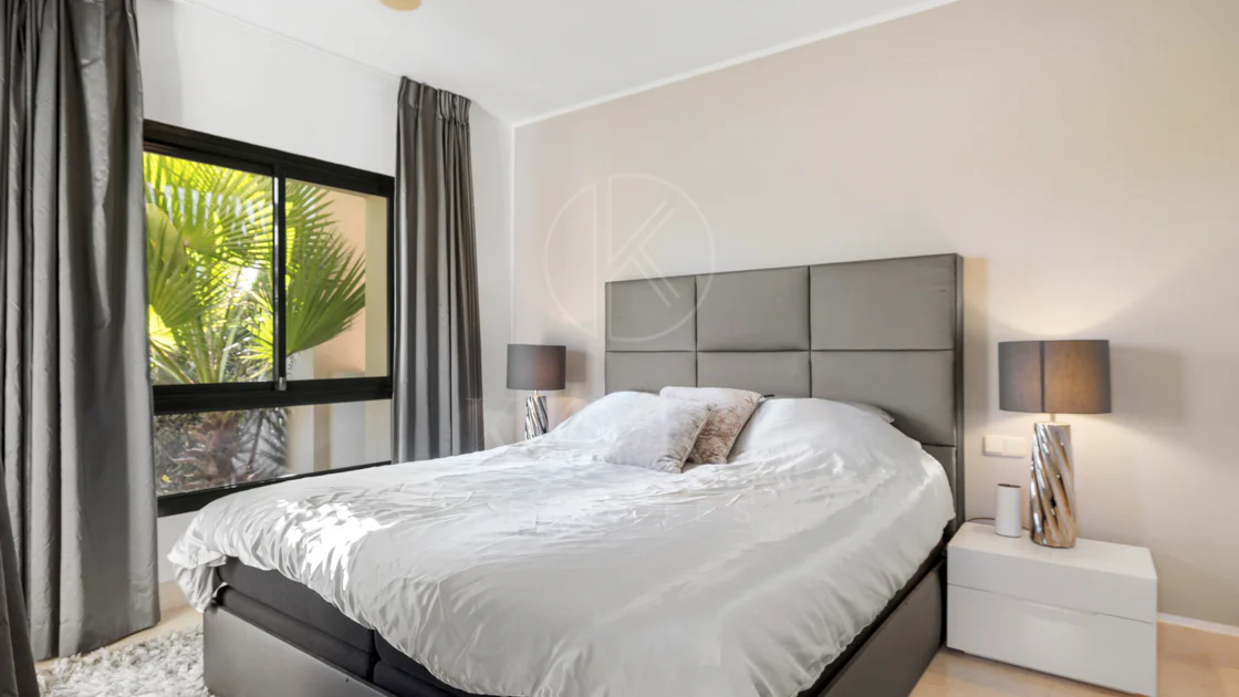 Apartament la Parter de Vânzare în Capanes del Golf, Benahavís – Comunitate Exclusivă cu Acces Controlat