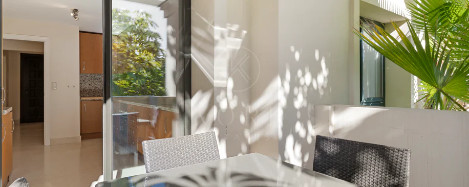 Apartament la Parter de Vânzare în Capanes del Golf, Benahavís – Comunitate Exclusivă cu Acces Controlat