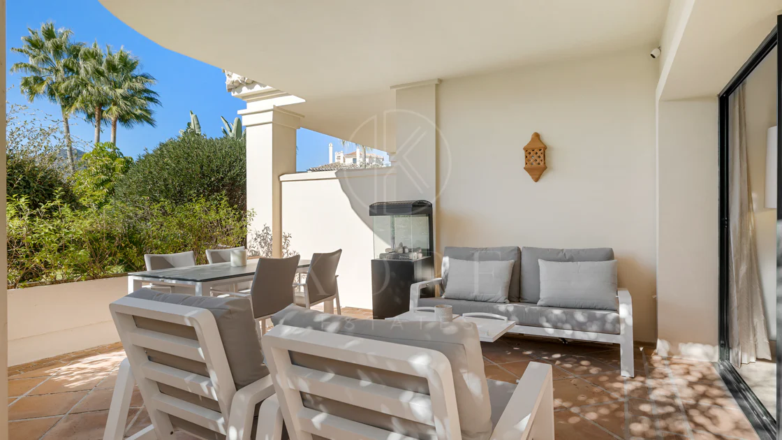 Apartament la Parter de Vânzare în Capanes del Golf, Benahavís – Comunitate Exclusivă cu Acces Controlat