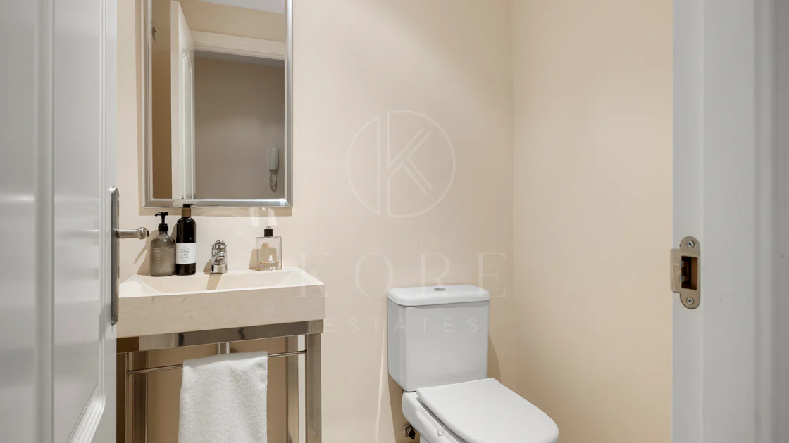 Apartament la Parter de Vânzare în Capanes del Golf, Benahavís – Comunitate Exclusivă cu Acces Controlat