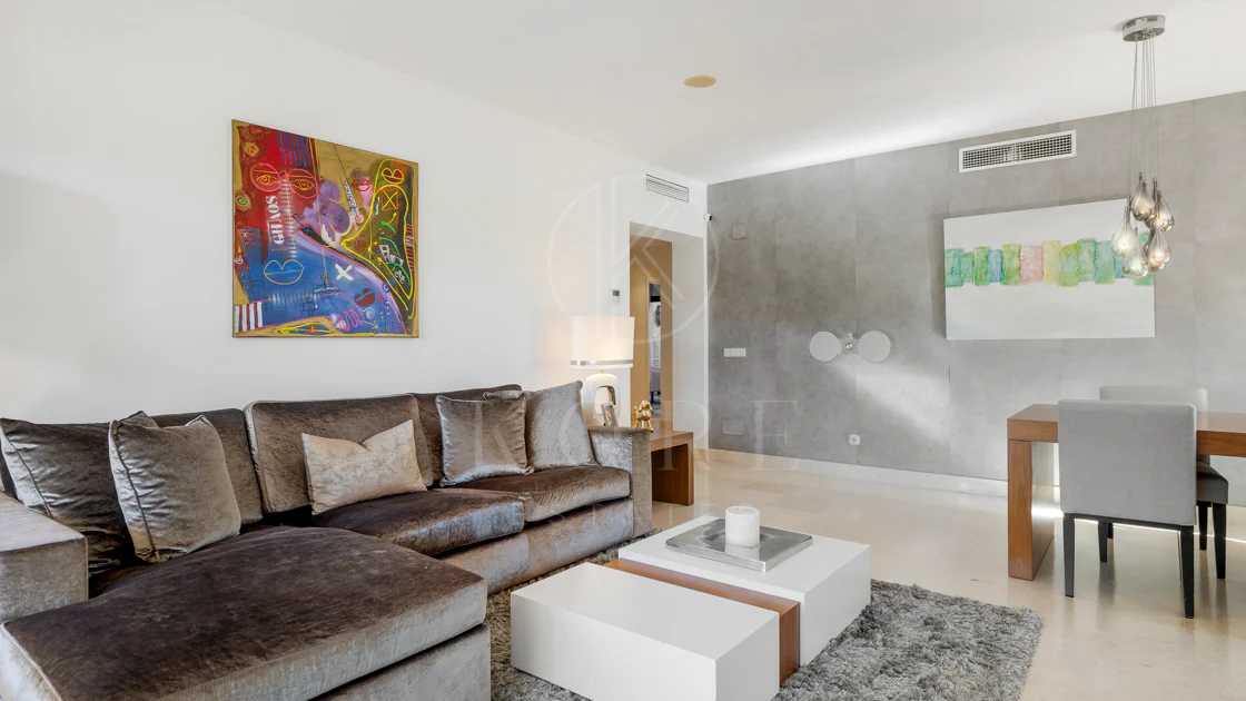 Apartament la Parter de Vânzare în Capanes del Golf, Benahavís – Comunitate Exclusivă cu Acces Controlat