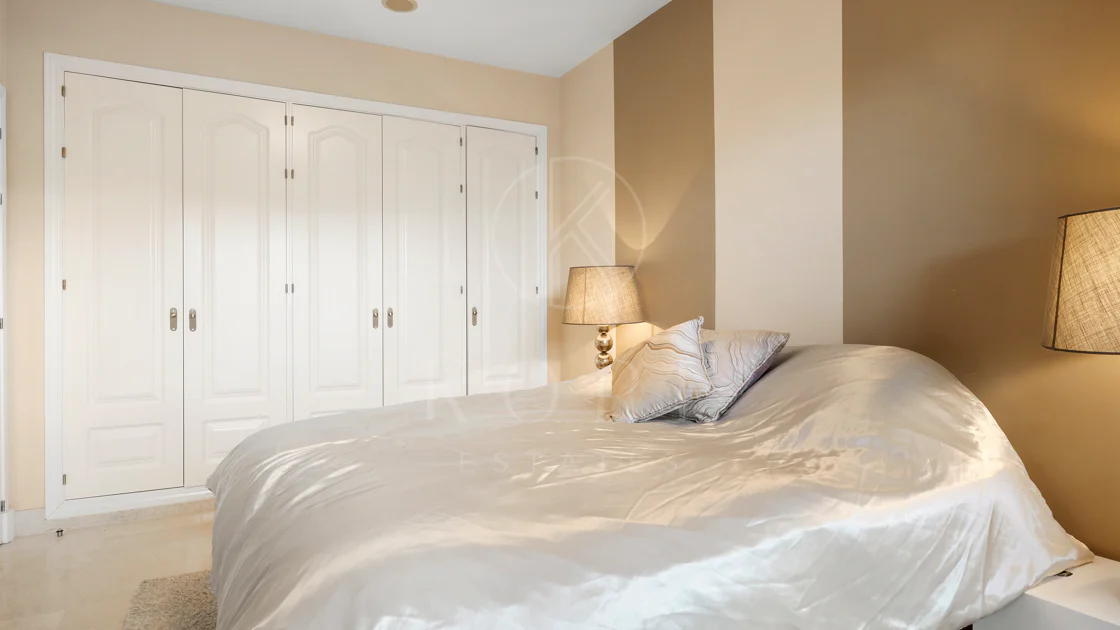 Apartament la Parter de Vânzare în Capanes del Golf, Benahavís – Comunitate Exclusivă cu Acces Controlat